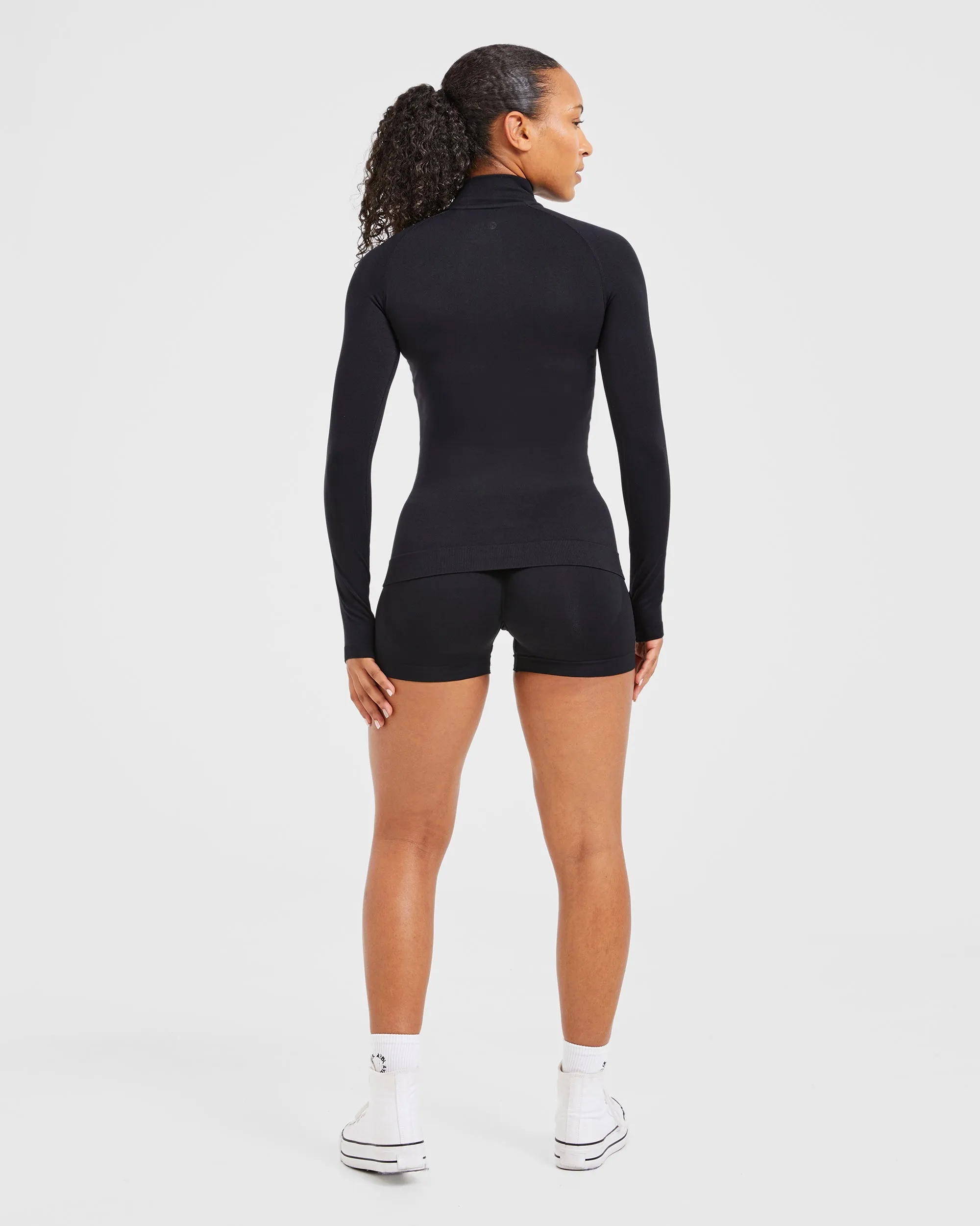 Essential Seamless 1/2 Zip Pullover - Black