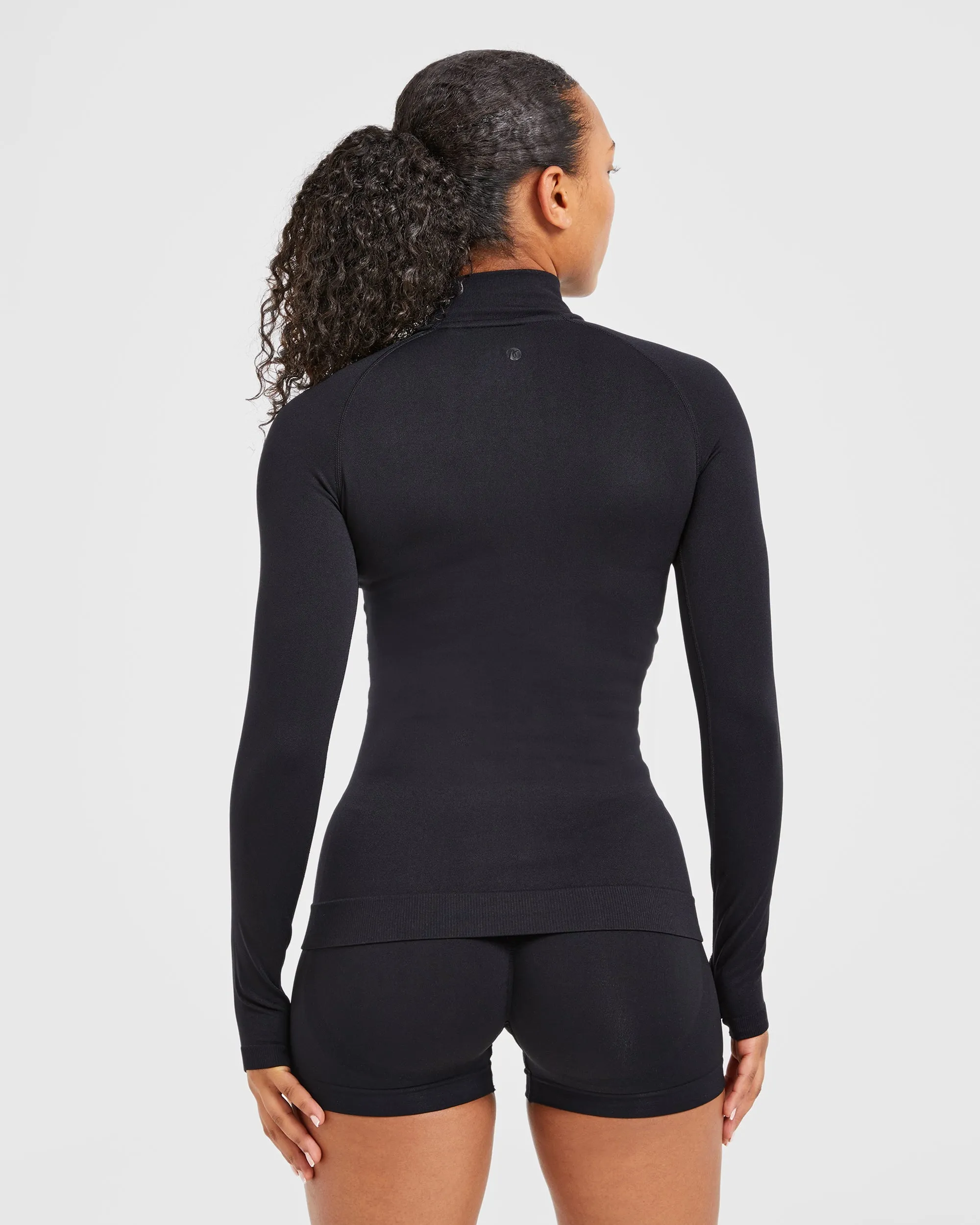 Essential Seamless 1/2 Zip Pullover - Black