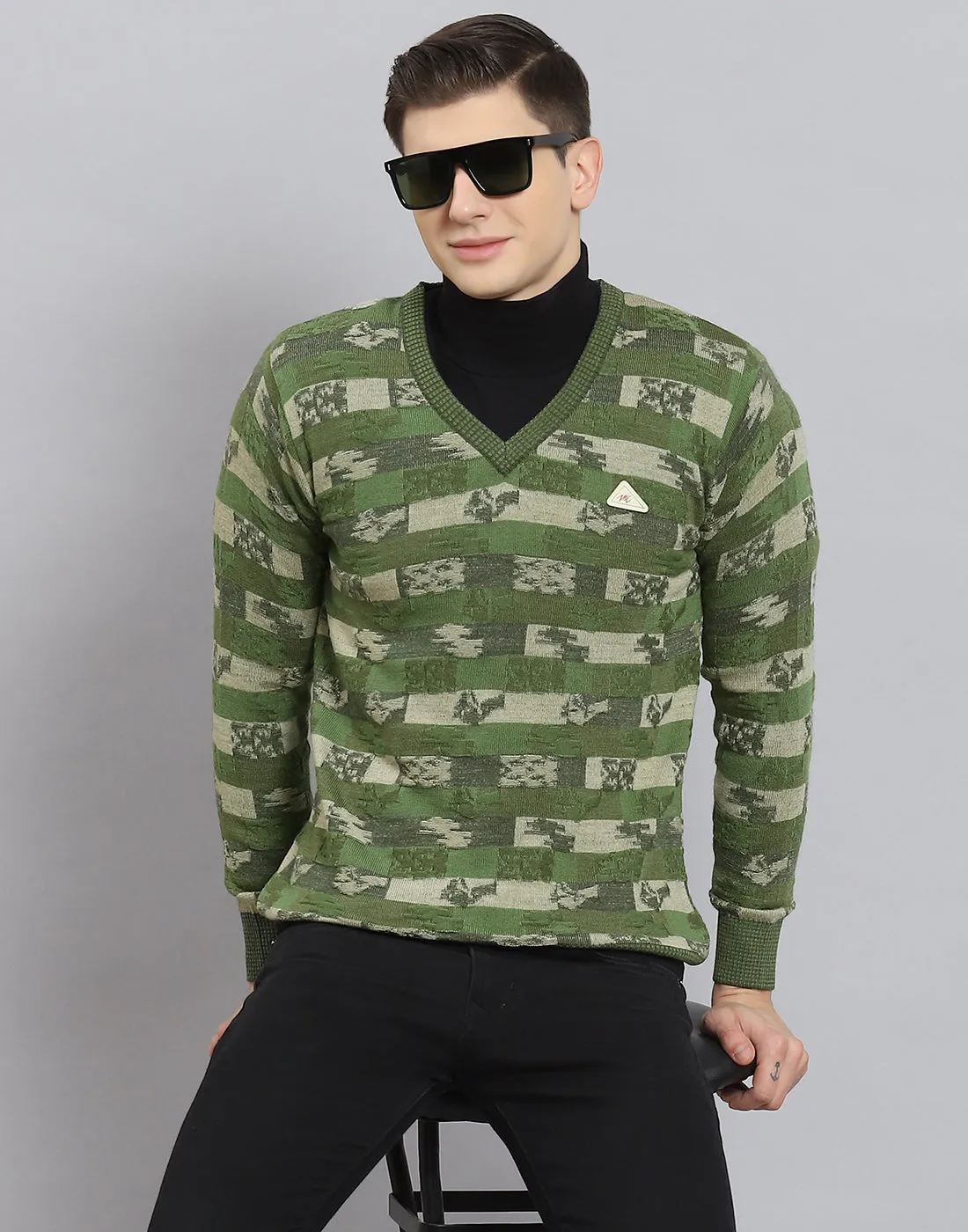 Men Green Self Design V Neck Full Sleeve Sweater