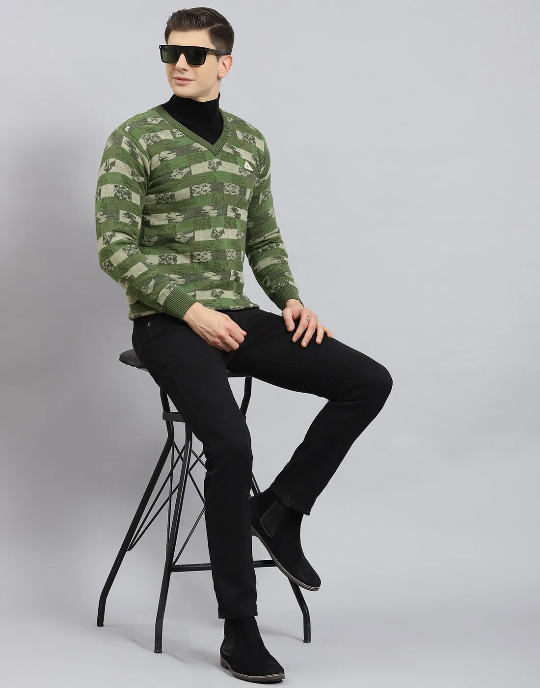 Men Green Self Design V Neck Full Sleeve Sweater